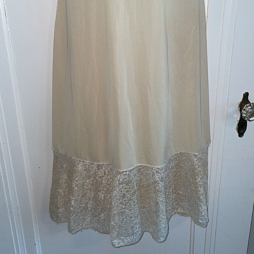 Vtg 50s/60s Charmode cream colored full slip with lace details - Picture 3 of 13